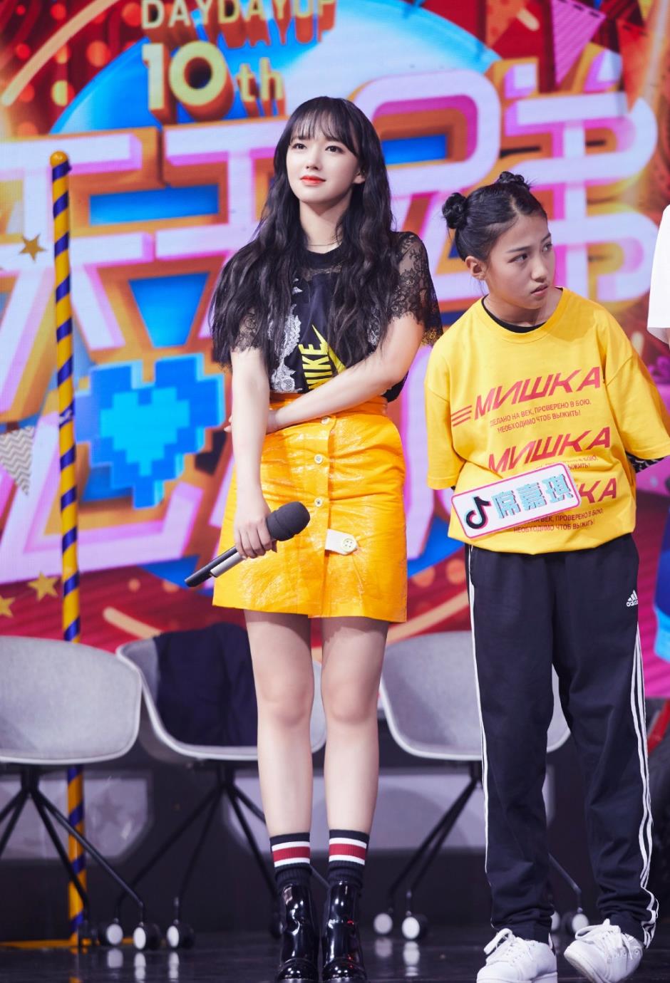 程潇《天天向上》助力王一博心愿周 师兄妹"互怼"爆笑十足