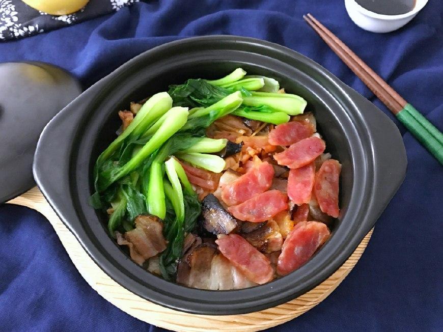 煲仔饭也称瓦煲饭是广东的一种传统美食,口味众多,腊味,冬菇滑鸡,豆豉