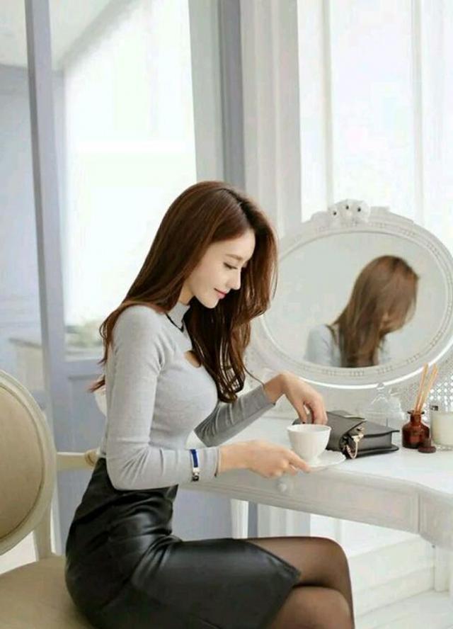 人像摄影:合理的运用光线选择合适的角度可以拉伸美女的身材比例,让