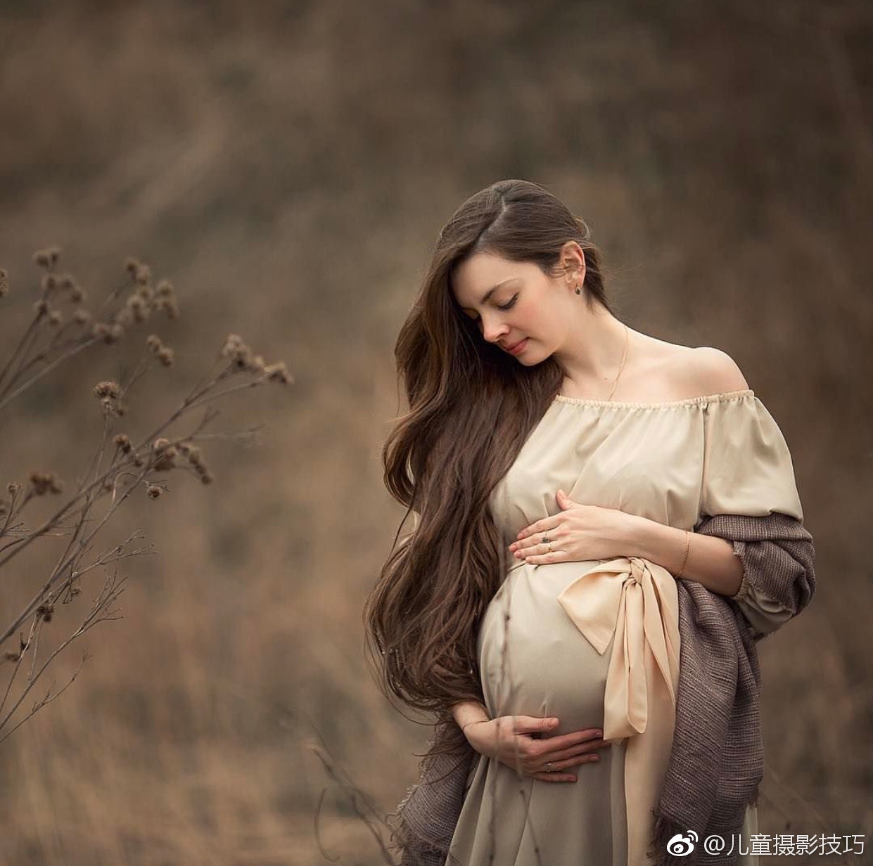 一组非常复古唯美的孕妇照颇有文艺复兴时期的感觉