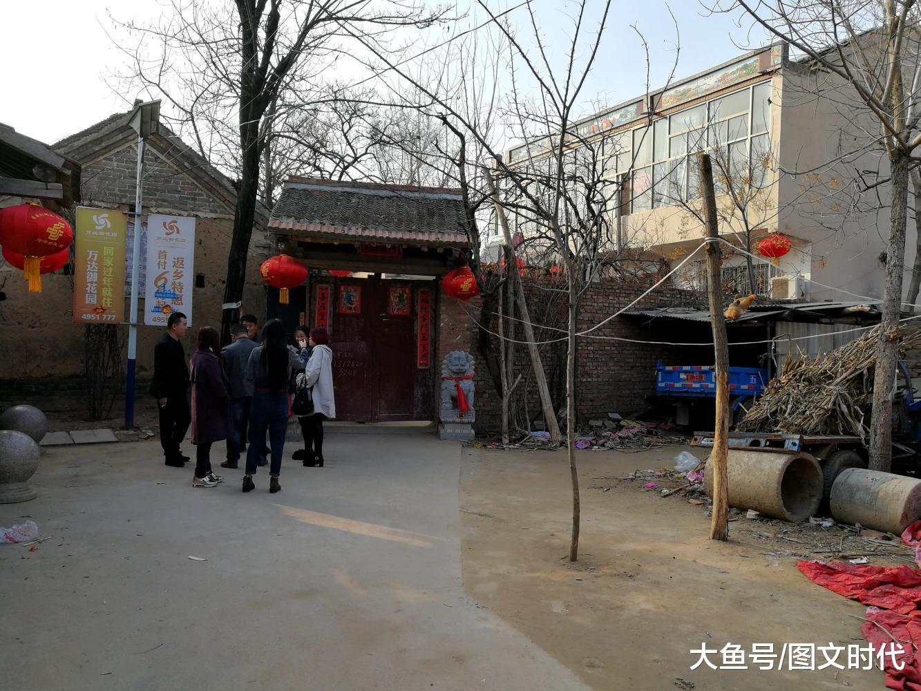 实拍朱之文的农村老家, 到处都是土屋, 断壁残垣随处可见