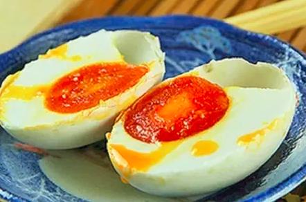 腌咸鸭蛋的3种方法7天就能吃红得流油端午节不用买咸鸭蛋啦