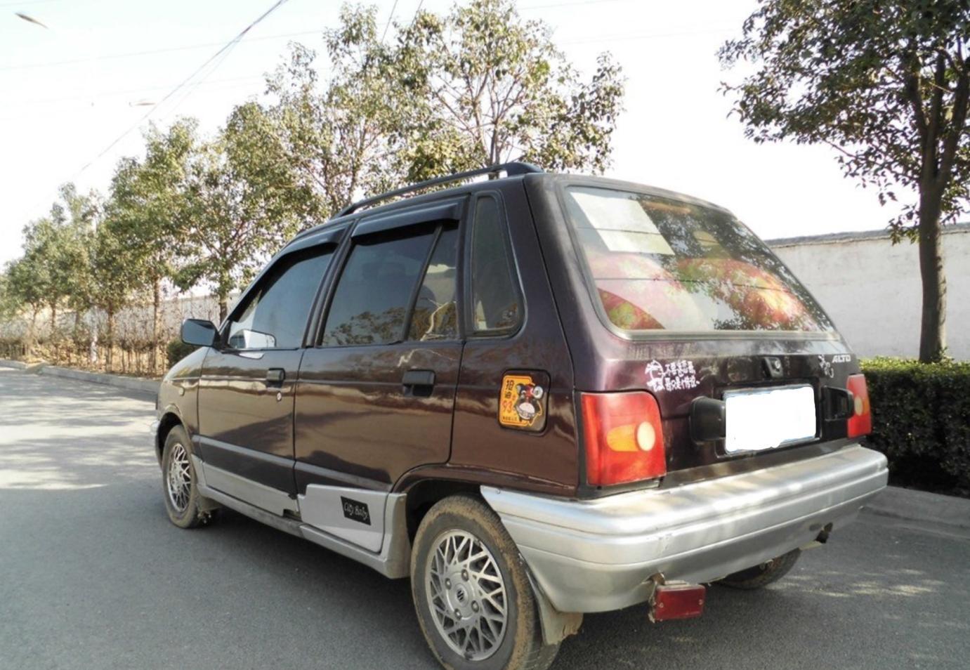 奥拓作为国内汽车市场的第一代代步车,它外观小巧精致,但在那个时代