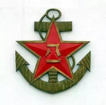 解放军海军识别标志之一: 军徽锚链大多在右边