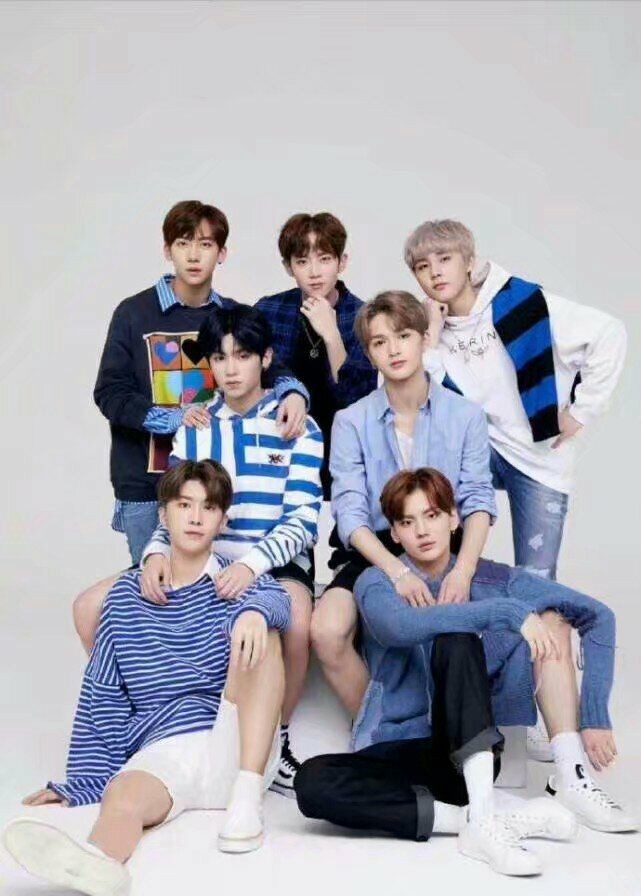 乐华七子合体拍杂志,范丞丞走男友风,朱正廷justin打游戏