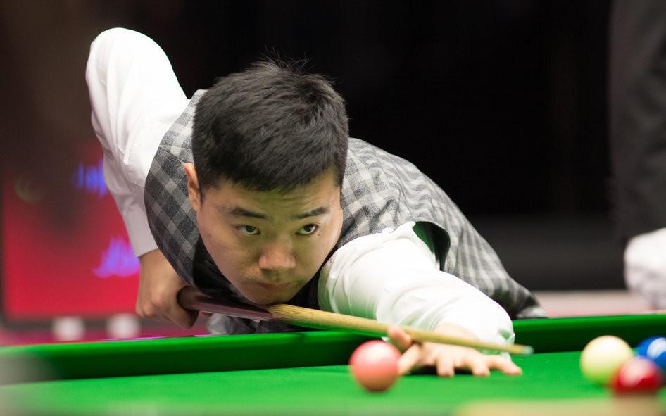 卫冕冠军丁俊晖4-5不敌米尔金斯,无缘斯诺克世界公开赛16强!