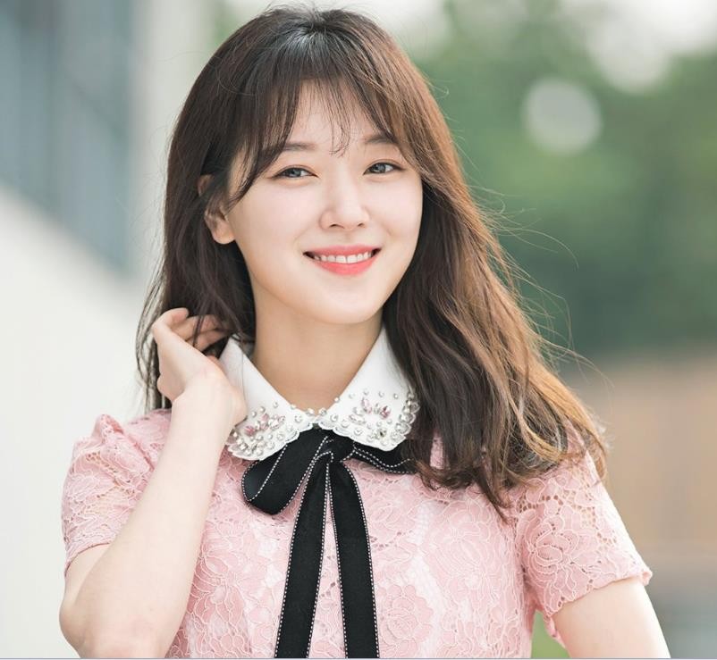 比如饰演女二号玄秀雅的赵友利,真的是让人恨得咬牙切齿的,还有为了