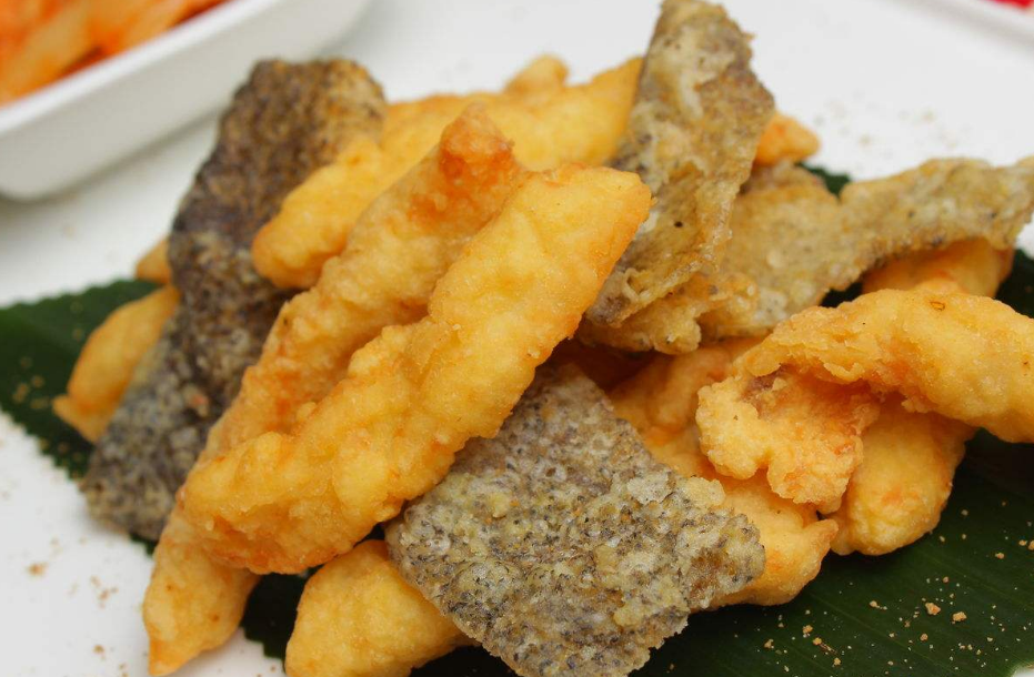饭店的炸鱼块鲜香酥脆,自己在家做却很失败,只因少加了"它"