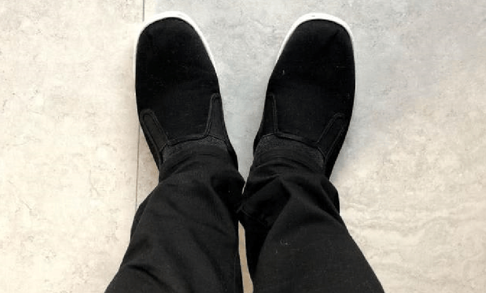 岳云鹏高调晒"新鞋", 全球限量款, 有钱都买不到, 网友: 膨胀了