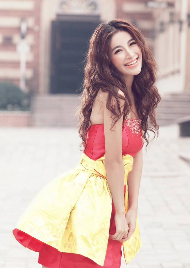 何静momo甜美初春清新风格写真集