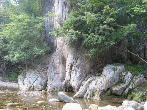 提前推荐一处消夏避暑的地方:净业寺龙潭戏水