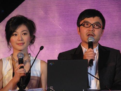 她1999年开始主持湖南台的《娱乐急先锋》节目.