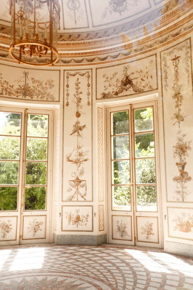 凡尔赛的后花园小特里亚农宫它位于法国凡尔赛宫的庭院