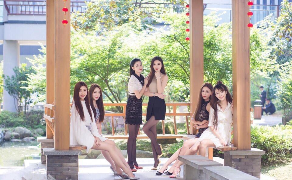 逆天的空姐合影全是大长腿