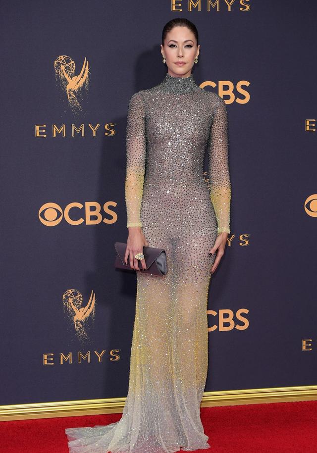 amanda crew(阿曼达·克鲁)衣服品牌:michael cinco coutureshailene