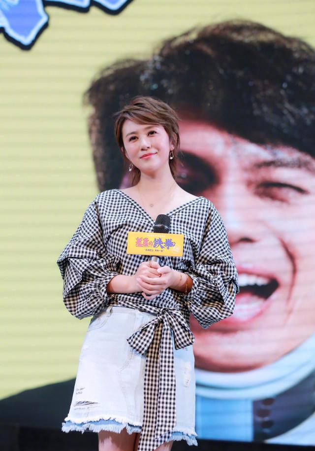 她是双10亿票房女王, 明明可以靠颜值却拼实力, 美起来不一般!