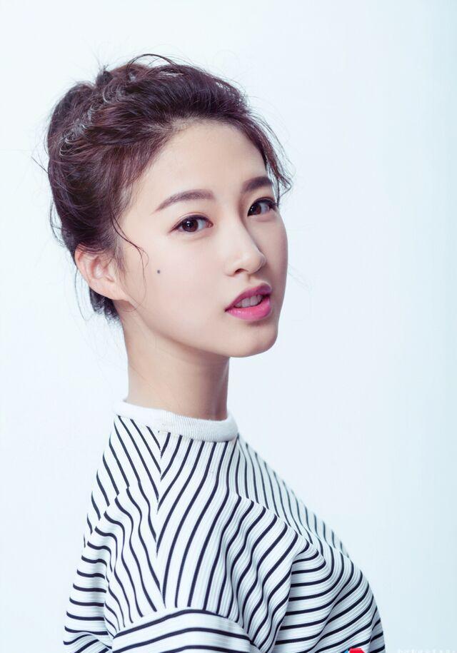 《少年四大名捕》女捕头 两度合作刘亦菲 如今成了ab闺蜜