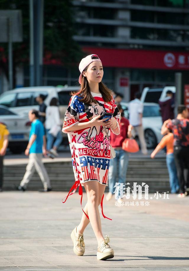 重庆步行街美女街拍青春靓丽性感的美女抓拍