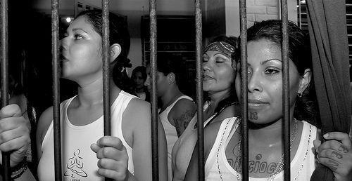 美国鹈鹕湾重刑犯监狱, 设有全美最高等级.还在想着美国甜空气?