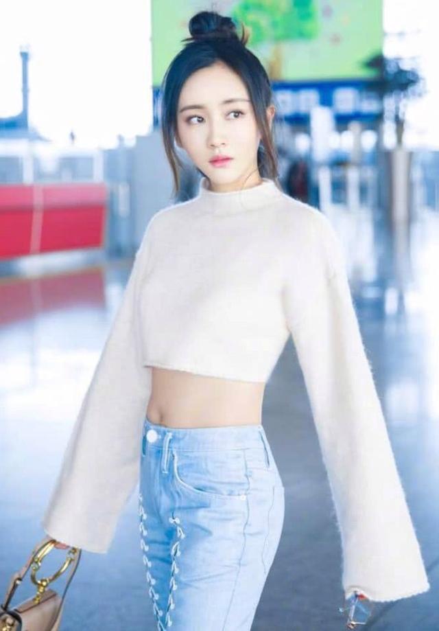 赵予熙本想炫"女友腹",却被"蜈蚣裤"意外抢镜,太有范儿了!