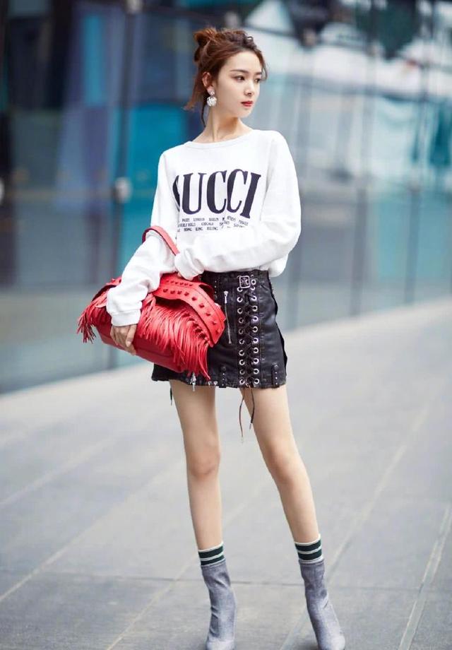 伟德bv1946官网-各色短款羽绒服搭配休闲又时尚