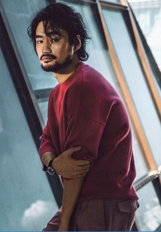 袁弘这是受啥刺激了,头发一卷变沧桑大叔,简直颠覆我想象!