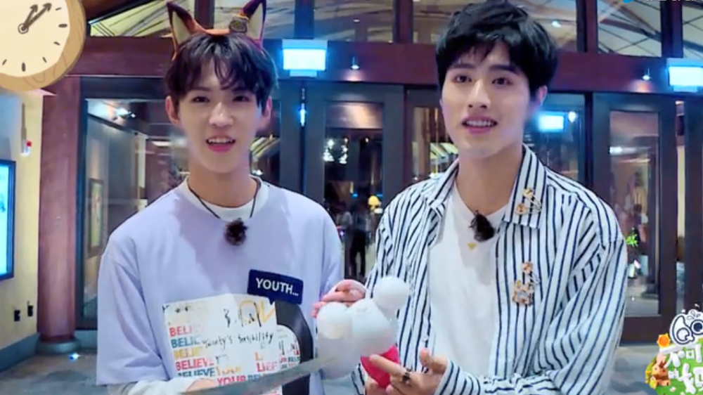 李希侃罗正现身《不可思议的妈妈2》带娃险崩溃 与小鱼儿同台尬舞