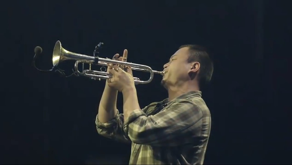 万能青年旅店 秦皇岛 全场灯光请在小号响的时候再开好吧