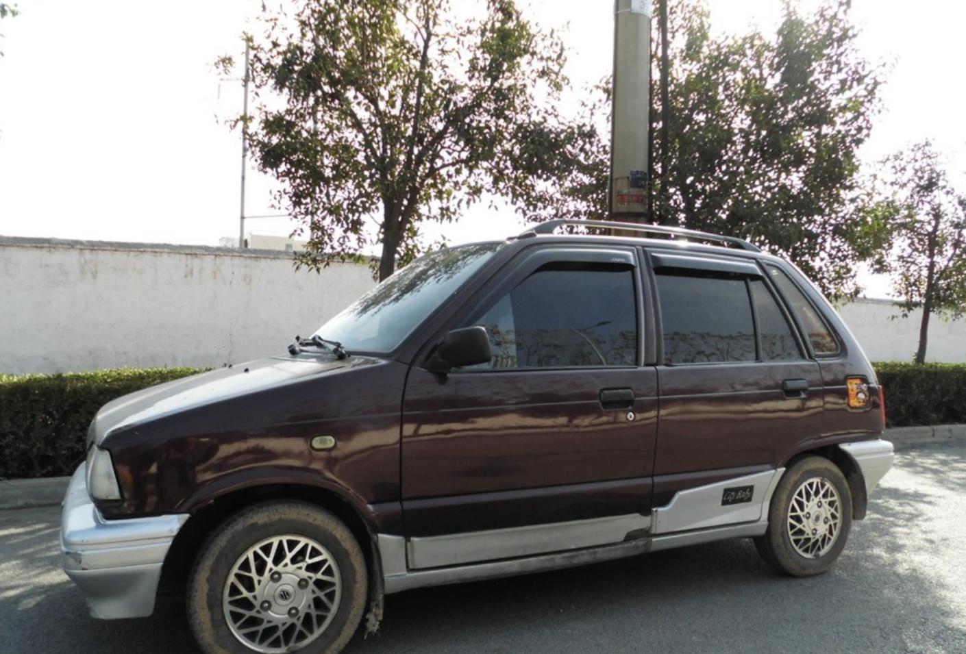 奥拓作为国内汽车市场的第一代代步车,它外观小巧精致,但在那个时代