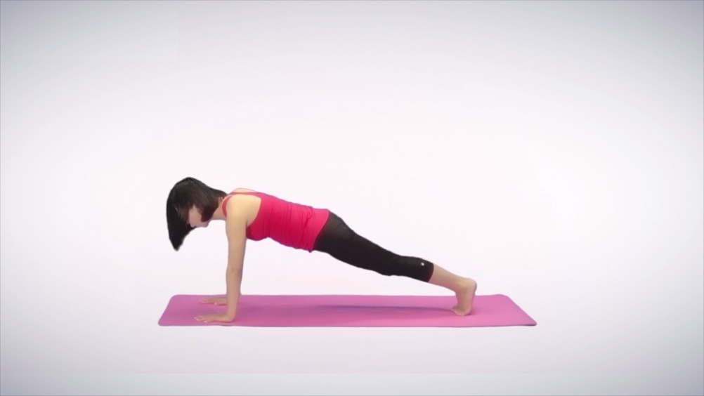 运动红人周运动教室【每日瑜伽体式——四肢支撑式】是哈他瑜伽常见