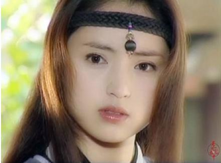 《雪花女神龙》,这董璇饰演的是高傲冷艳的上官燕