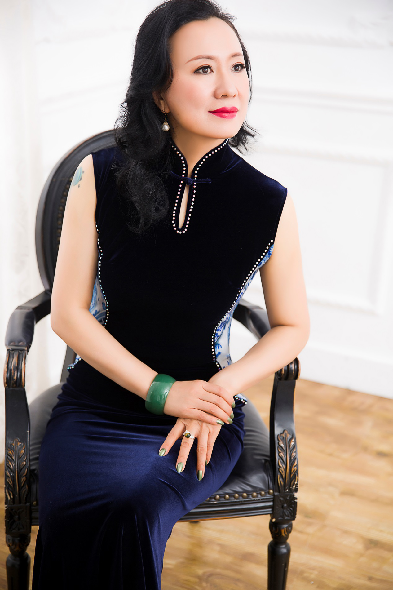 梅朵的歌深情温柔,道尽人生百态;这首歌关于爱与陪伴,相信每一个人都