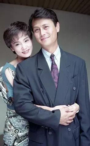 她是80年代最美最火的琼女郎,却被渣男抛弃终身辉衸刘德凯|刘雪华