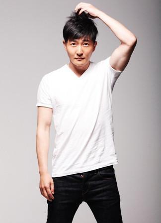 两人同演《二代妖精》,今一人美若天仙,而他回归家庭相夫教子