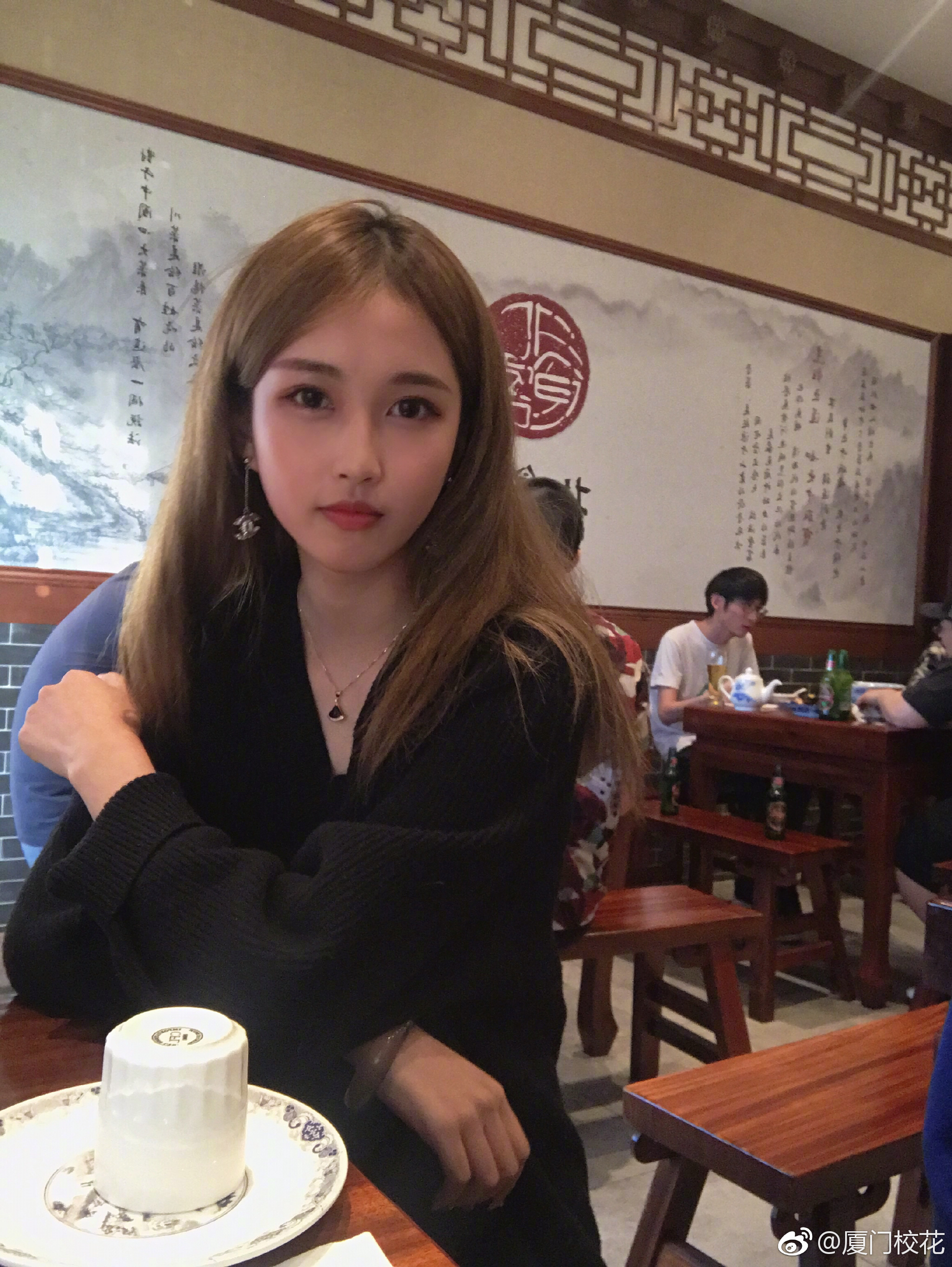 她叫陈雨馨6799年毕业于厦门五缘实验学校天蝎座