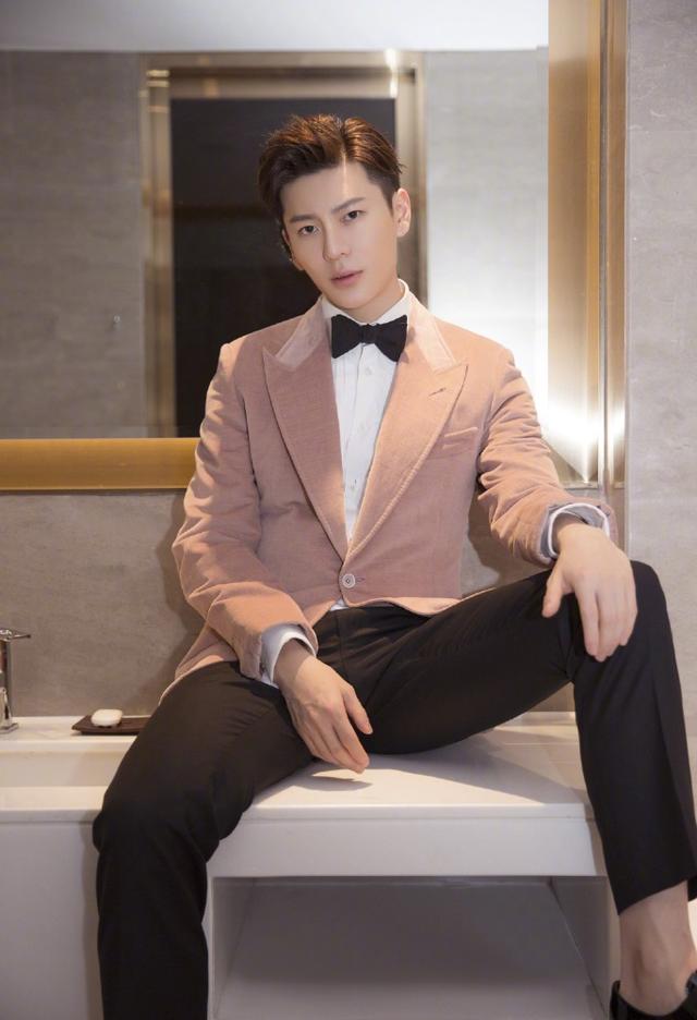 "小李晨"两套造型帅出天际,范冰冰看到都该心动了