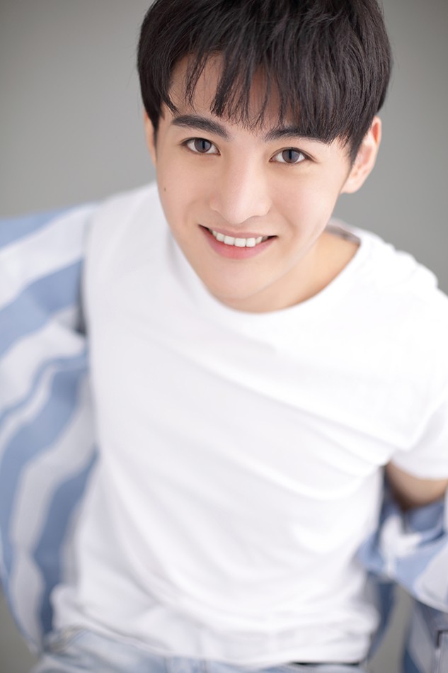 周骏超搭档李成儒绽放吧百合上演全武行