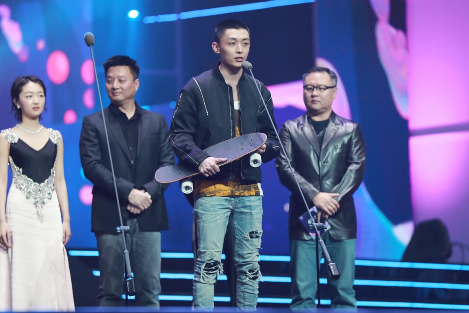 孙伟豪方川遇上郭麒麟十八岁的恋情很少年