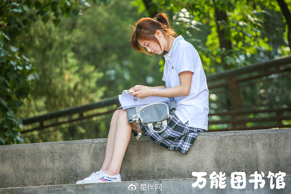 古装民国校园转不停 邵芸《万能图书馆》上演变装秀