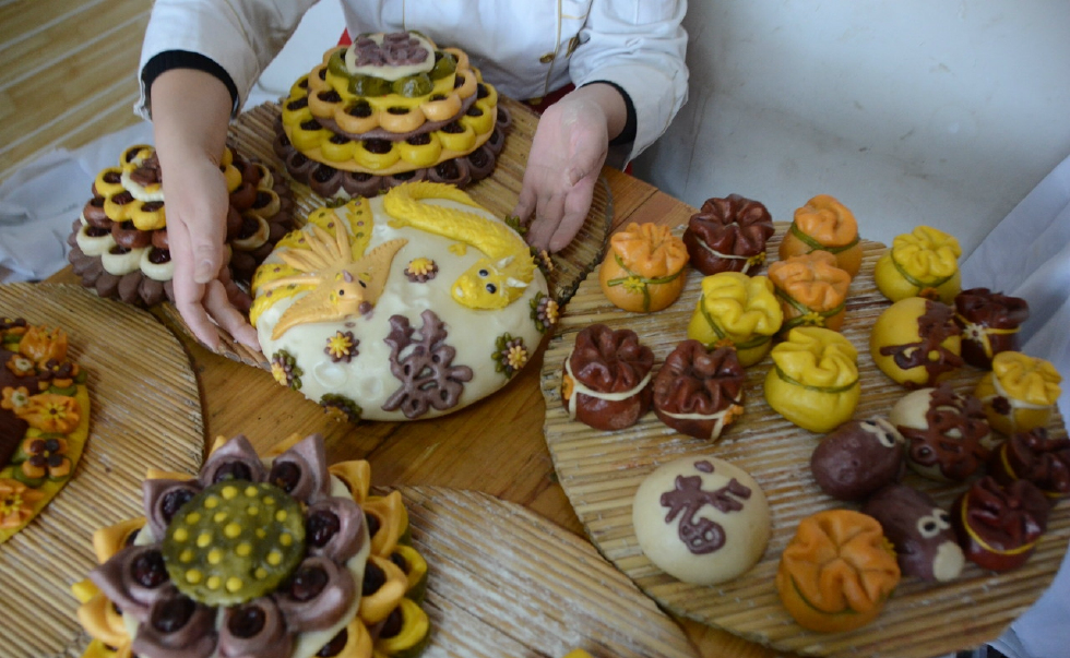 花糕是鲁西地区迎春节的传统面食,食材原料以枣和面