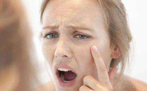 如何预防皮肤松弛?为什么你的脸老得快?|肌肤|卸妆|皮肤_新浪新闻