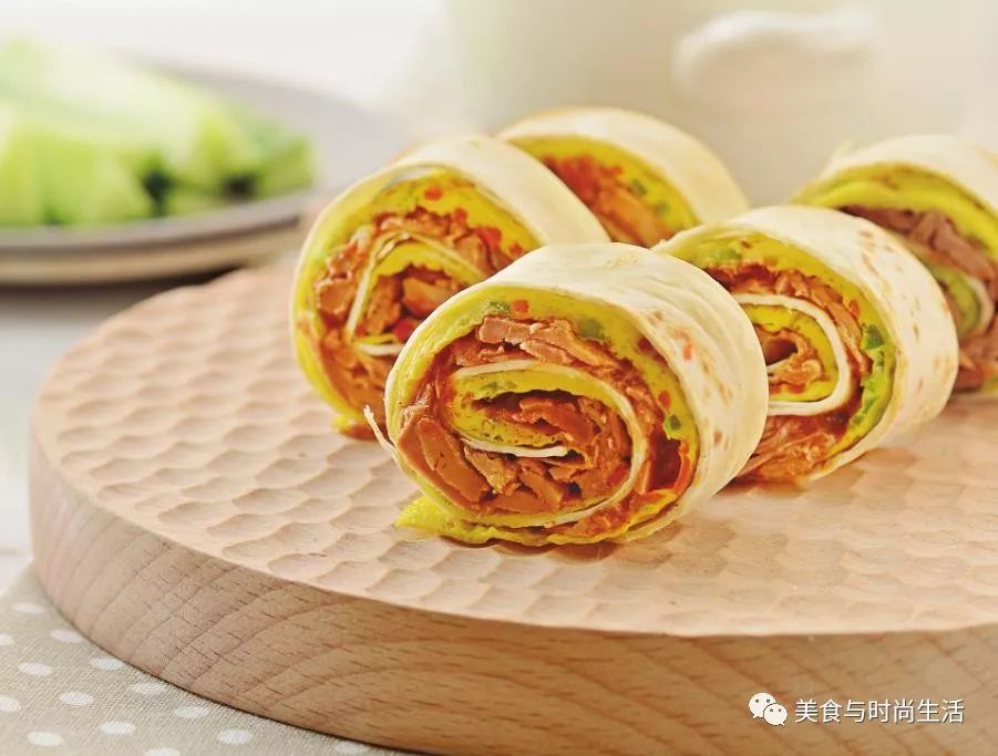 全家人都爱的一款早餐,薄饼金枪鱼蛋卷,不吃就馋.