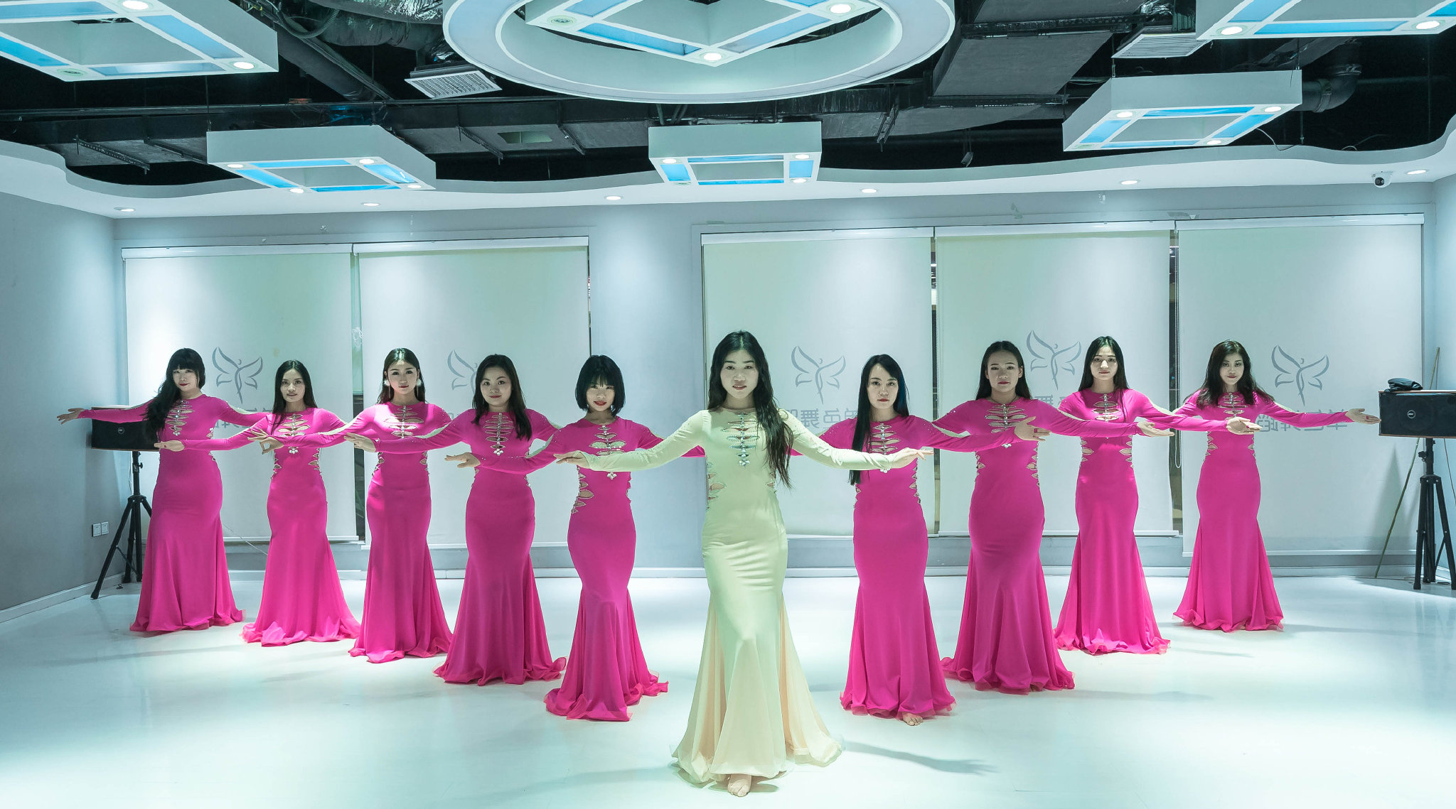 爱上一支舞 肚皮舞 一段充满了异域风情的东方舞串烧,散落发丝,舞动.