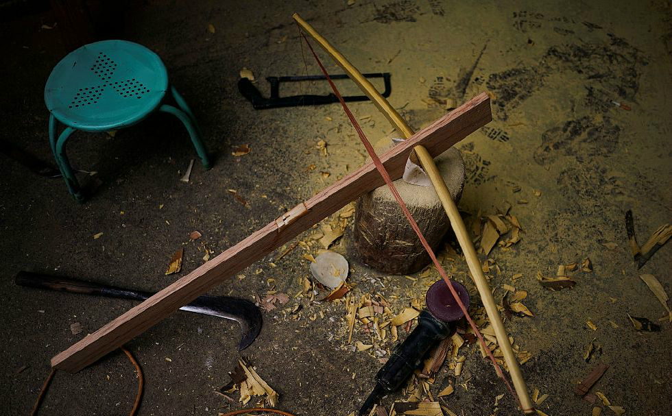 走进云南大山深处探秘傈僳族即将消失的弩文化