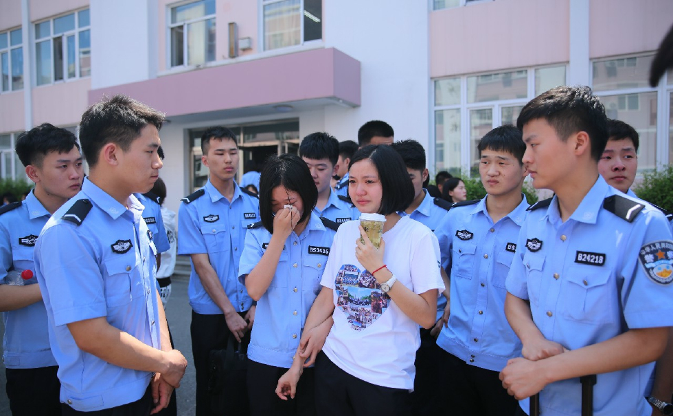 中国刑事警察学院2018届毕业典礼千人大合唱场面撼