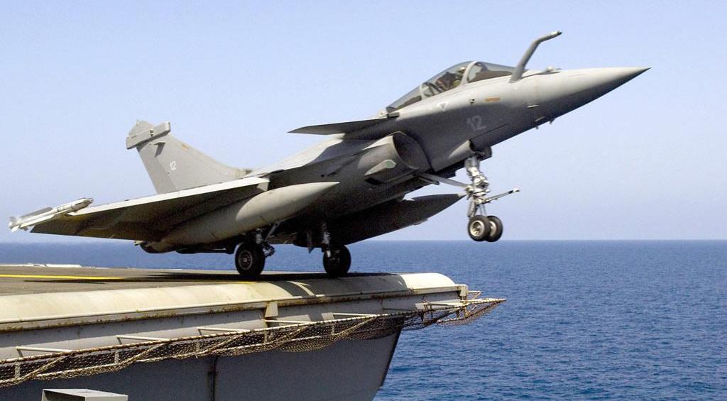 法国航母舰载机登上美国航母就尴尬了,阵风m缺少关键功能