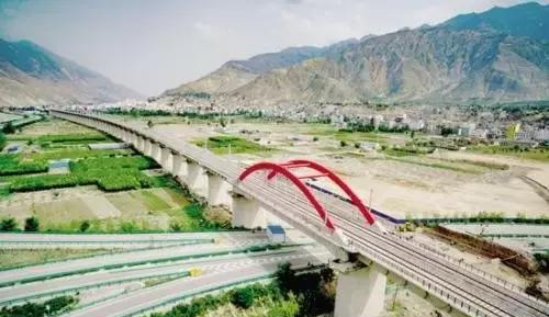 今天兰渝铁路全线通车了,南充到兰州一路都是