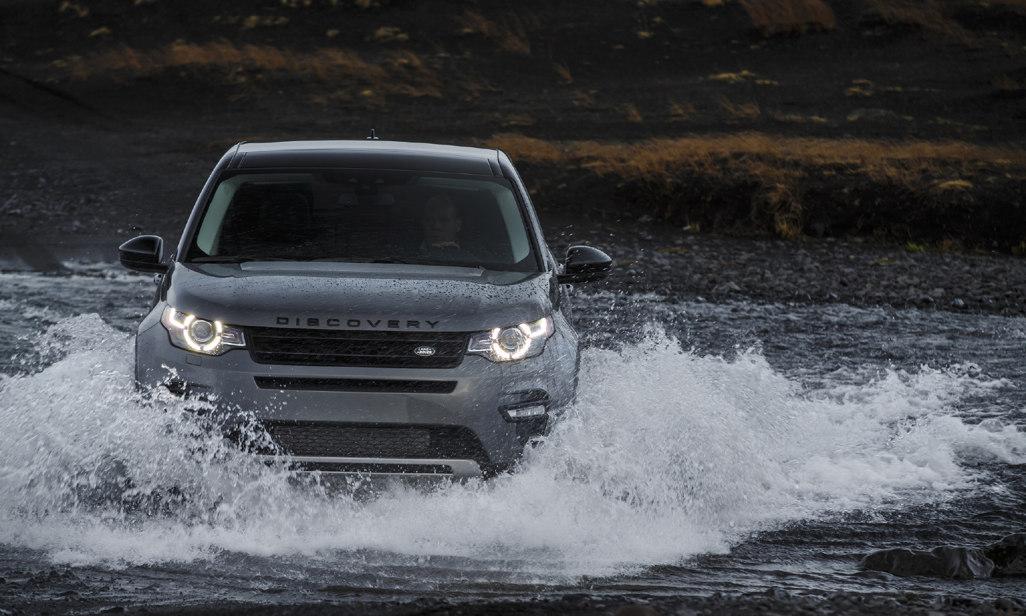 路虎discoverysport英姿飒爽