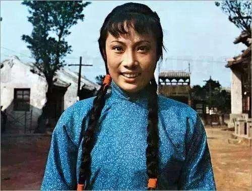 其实经《合气道》一举成名后,茅瑛形象已迅速被嘉禾所固化,再加上70年