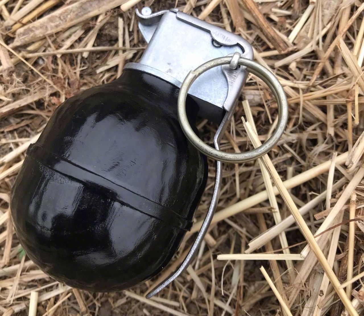 独特的822式手榴弹